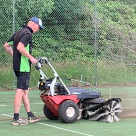 Onderhoud van kunstgrasvelden bij Blue Lions - afbeelding