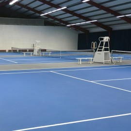 Aanleg van indoor hardcourt tennisterreinen voor Sporting Club Hove - afbeelding