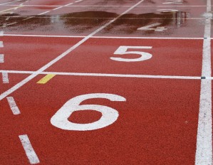 Onderhoud atletiekpiste van Basic Fit in Hasselt